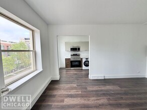 1655 W Hollywood Ave, Unit 2 in Chicago, IL - Building Photo - Building Photo