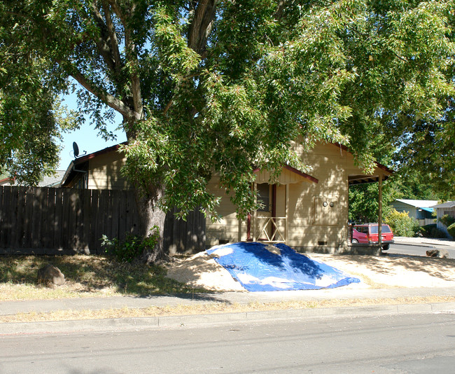 4005 Franks Ct in Santa Rosa, CA - Building Photo - Building Photo