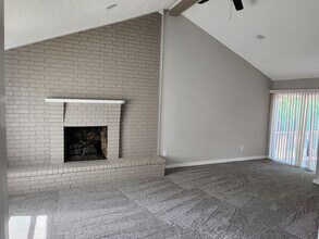 4833 Hazelton St, Unit 1004 in Houston, TX - Building Photo - Building Photo