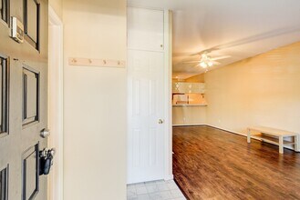 2121 El Paseo St in Houston, TX - Foto de edificio - Building Photo