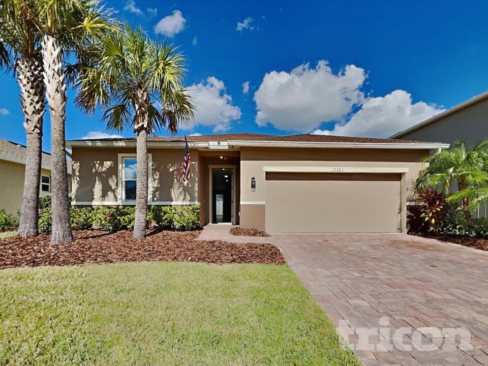 12283 Moss Lake Loop in New Port Richey, FL - Foto de edificio