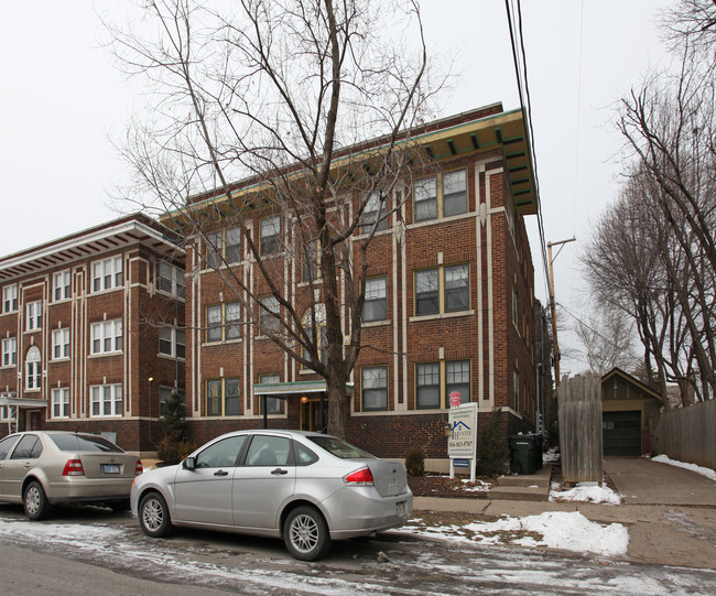 712 W 37th St in Kansas City, MO - Foto de edificio - Building Photo