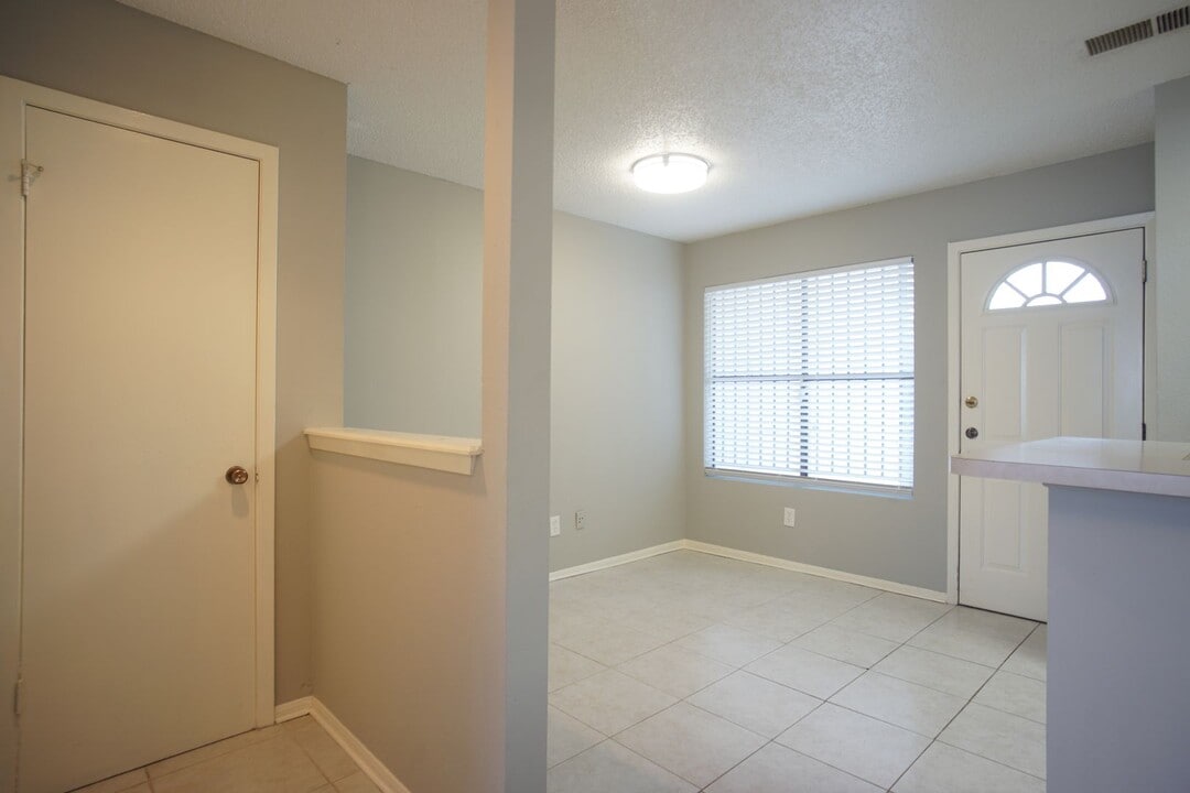 8805 Schick Rd in Austin, TX - Building Photo