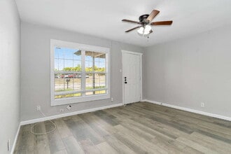 122 Ramsey St in Cleburne, TX - Building Photo - Building Photo