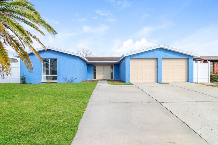 9920 Lake Chrise Ln in Port Richey, FL - Building Photo