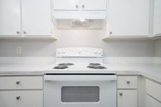 841 NE 55th Ave in Portland, OR - Building Photo - Building Photo