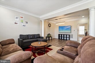 42929 Shelbourne Square in Chantilly, VA - Building Photo - Building Photo