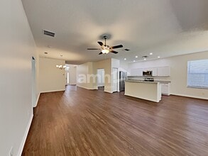 19141 Meadow Pine Dr in Tampa, FL - Building Photo - Building Photo