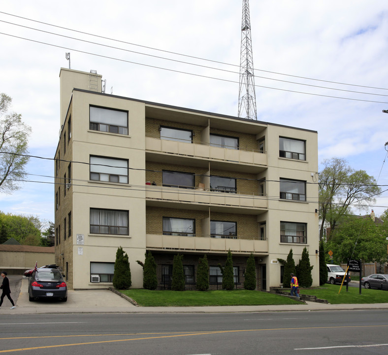 1112 Avenue Rd in Toronto, ON - Building Photo