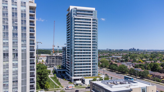 Legacy Park at Thornhill Centre in Vaughan, ON - Building Photo - Building Photo