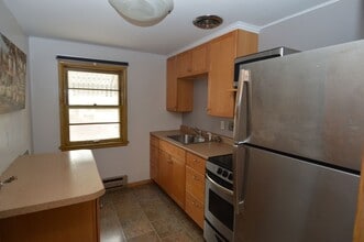 2327 University Ave in Grand Forks, ND - Building Photo - Building Photo