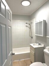 980 Main St, Unit 3 in Pawtucket, RI - Foto de edificio - Building Photo