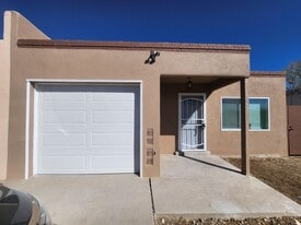 6051 Staubach Ave NW in Albuquerque, NM - Building Photo