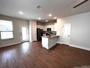 10326 Candlewood Wy in San Antonio, TX - Building Photo - Building Photo
