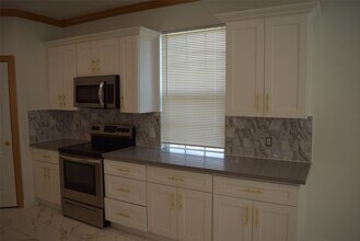 445 County Rd 5102J in Cleveland, TX - Building Photo - Building Photo