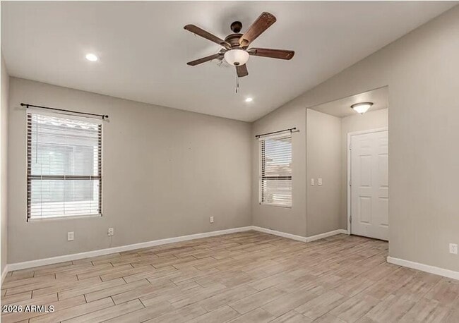 2112 E Robin Ln in Phoenix, AZ - Building Photo - Building Photo