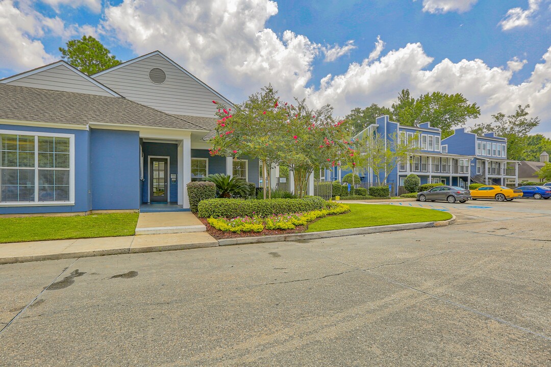 Fairway View in Baton Rouge, LA - Building Photo