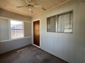 610 S Bond St in Iowa Park, TX - Building Photo - Building Photo