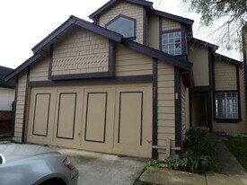 317 Arrowhead Dr in Vallejo, CA - Building Photo