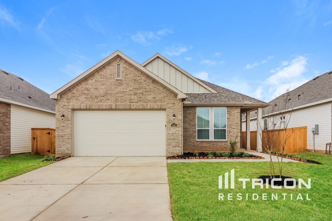 2351 Cohorn Trl in Richmond, TX - Building Photo