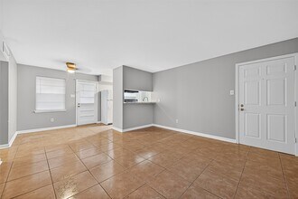 7703 Moonmist Dr in Houston, TX - Building Photo - Building Photo