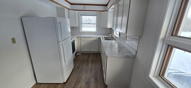 9471 Mayfield Rd in Chesterland, OH - Building Photo - Building Photo