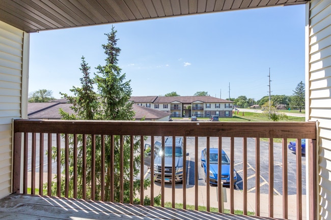 Old Orchard Estates in Carbon Cliff, IL - Building Photo - Interior Photo