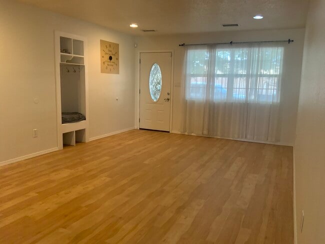 6116 Cloudcroft Rd NW in Albuquerque, NM - Building Photo - Building Photo