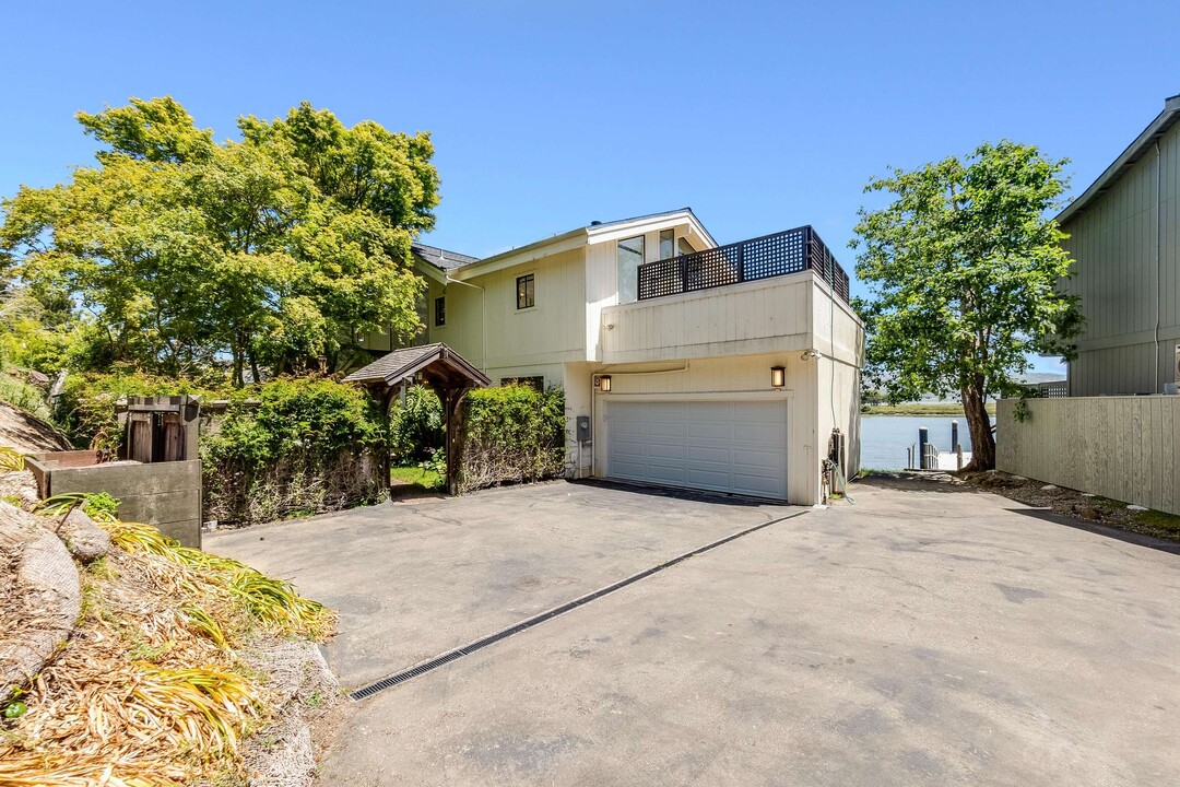 Strawberry Waterfront Residence in Mill Valley, CA - Building Photo