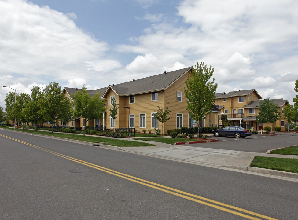 Colonia Libertad in Salem, OR - Building Photo