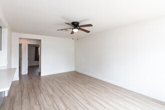 114 E Elliot Rd in Gilbert, AZ - Building Photo - Building Photo