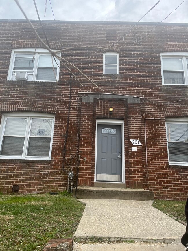 231 Oakwood St SE, Unit #1 in Washington, DC - Building Photo - Building Photo