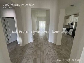 7102 Wesley Palm Wy in Zephyrhills, FL - Building Photo - Building Photo
