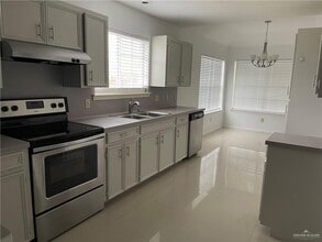 9 N 36th St in McAllen, TX - Building Photo - Building Photo