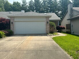 2310 Checkerberry Ln in Springfield, IL - Building Photo