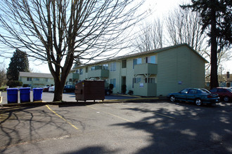 Sequoia Glen Apartments in Portland, OR - Building Photo - Building Photo