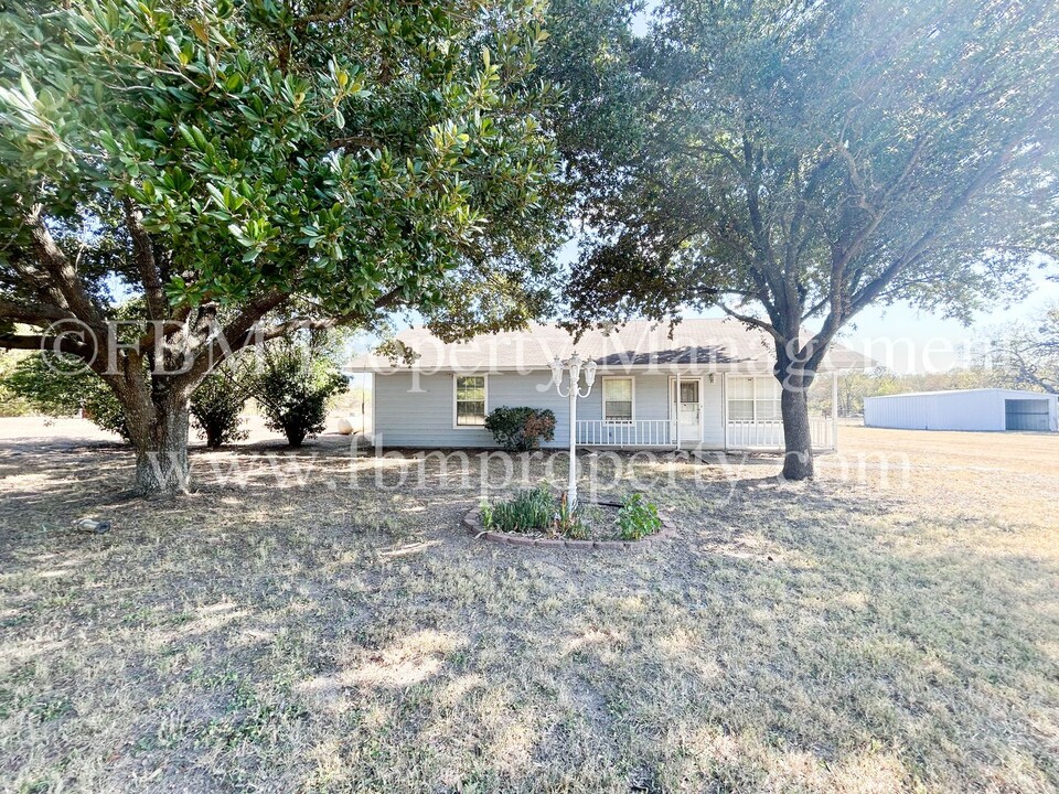 9008 Co Rd 2138 in Kerens, TX - Building Photo