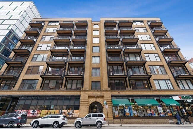 property at 625 W Jackson Blvd