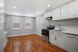 54 Nicholdale Rd in Shelton, CT - Building Photo - Building Photo
