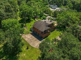 3415 Bayou Dr E in Dickinson, TX - Building Photo