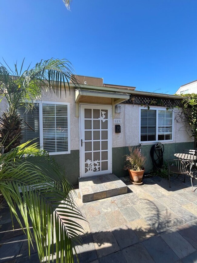 817-819 Queenstown Ct in San Diego, CA - Building Photo - Building Photo