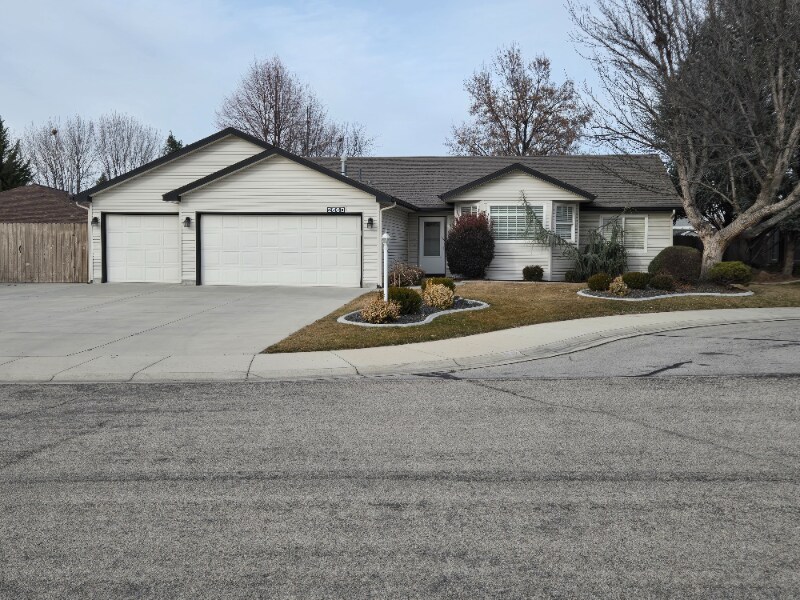 2660 S Spring Bar Way in Meridian, ID - Building Photo