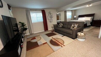 5465 Gunshot Pass Dr in Colorado Springs, CO - Foto de edificio - Building Photo