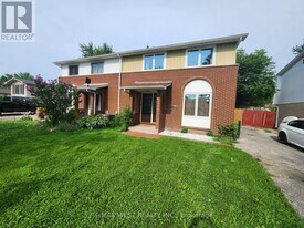 10658 Atwater Crescent in Windsor, ON - Building Photo