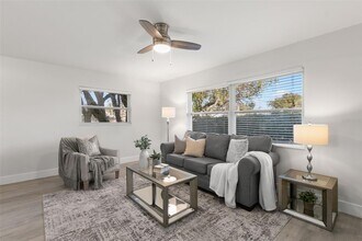 5931 Denver St NE, Unit PH1 1319 in St. Petersburg, FL - Building Photo - Building Photo
