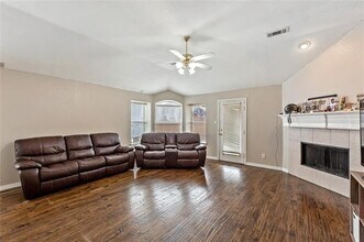 5600 Buckskin Dr in The Colony, TX - Building Photo - Building Photo