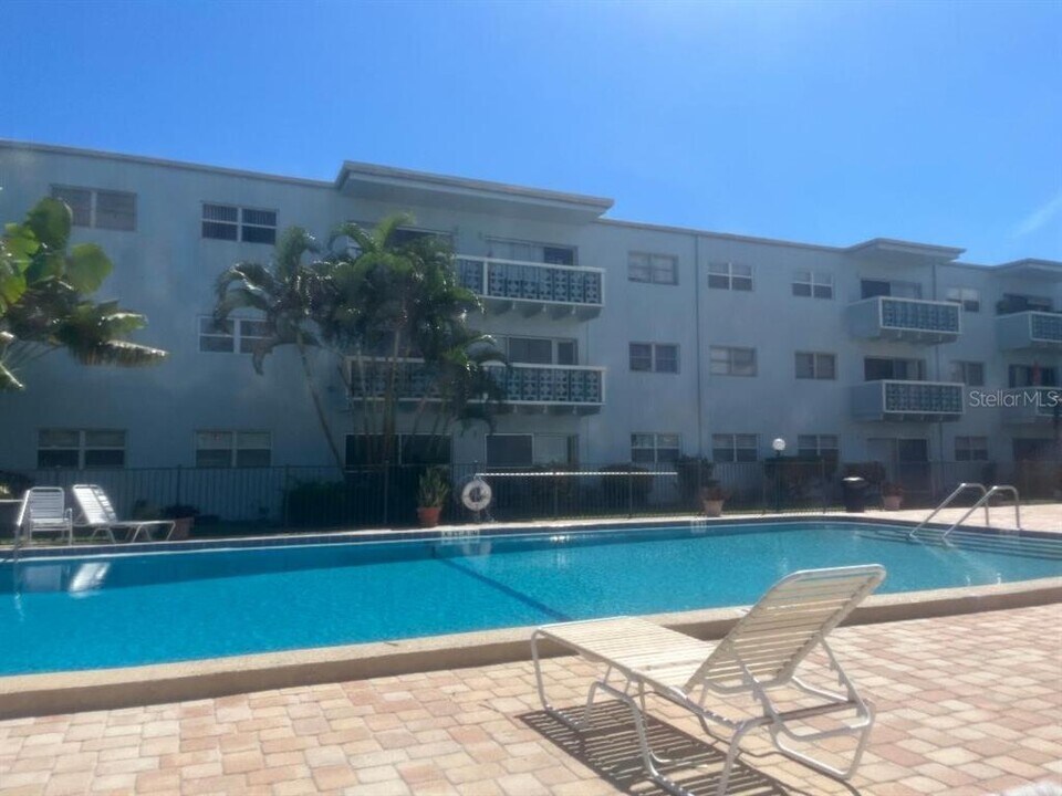 221 Columbia Dr in Cape Canaveral, FL - Building Photo