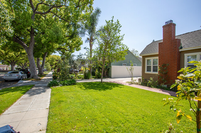 859 N Kenwood St in Burbank, CA - Building Photo - Building Photo