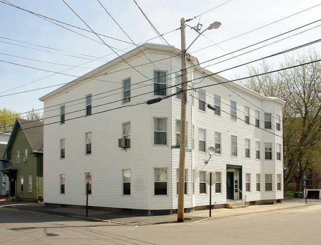 73 Clinton St in Manchester, NH - Building Photo - Building Photo