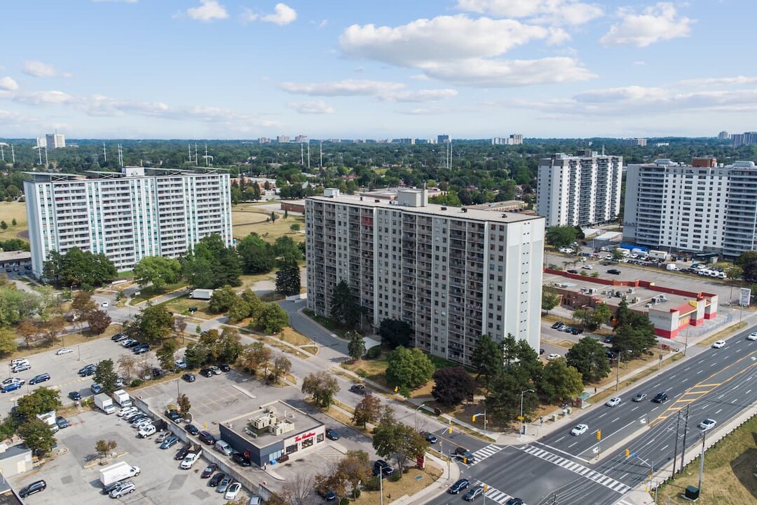 Tuxedo Court in Toronto, ON - Building Photo